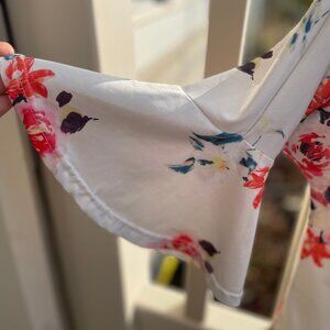 Women's Size Medium Gorgeous detail and Lovely Bell Sleeve Cuffs.